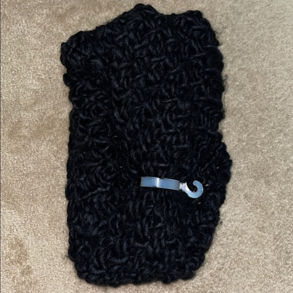 Black never been used scarf